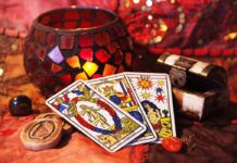 В Кыргызстане запретят рекламу гадалок