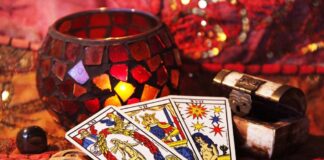 В Кыргызстане запретят рекламу гадалок