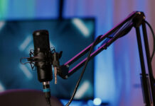 В США тратят больше денег на рекламу в подкастах и меньше — на радио