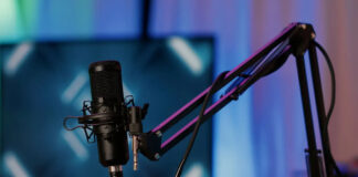 В США тратят больше денег на рекламу в подкастах и меньше — на радио