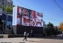 Success Market установил новый медиафасад в Алматы