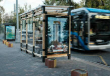 RTS Decaux установил в Алматы первую деревянную остановку из переработанных материалов