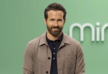 Американский мобильный оператор показал получасовую рекламу с Райаном Рейнольдсом