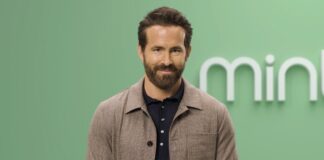 Американский мобильный оператор показал получасовую рекламу с Райаном Рейнольдсом