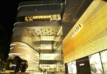 Prada рассматривает покупку Versace