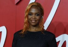 Скамейки заботы: Philips Avent привлек звезду шоу «Strictly» Оти Мабузе для своей новой кампании