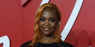 Скамейки заботы: Philips Avent привлек звезду шоу «Strictly» Оти Мабузе для своей новой кампании