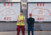 KFC во Франции запустила кампанию с билбордами, нарисованными вручную