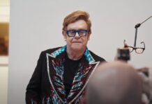 Specsavers запустила крупную маркетинговую кампанию с участием Элтона Джона