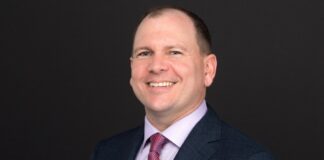 Disney судится с YouTube из-за перехода топ-менеджера Джастина Коннолли