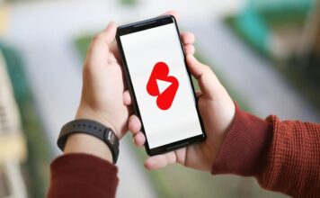 YouTube смягчил политику модерации контента