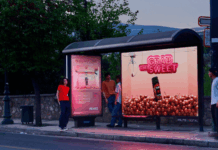 AXE превратил автобусную остановку в игровой автомат