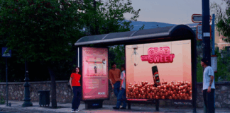 AXE превратил автобусную остановку в игровой автомат