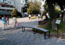 Скамейка из 14 000 крышек: RTS Decaux установили первую скамейку из переработанного пластика в Алматы