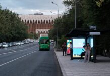 RTS Decaux представили новый тип автобусной остановки в Алматы