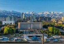 Корейские звезды сняли тревел-шоу для Netflix в Алматы