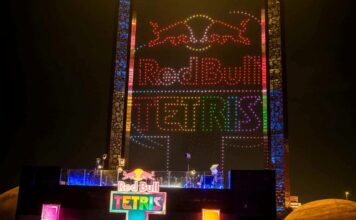 Red Bull превратил ночной Дубай в игру «Тетрис»