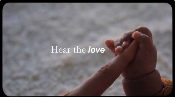 «Услышьте разницу»: Cochlear запустила кампанию о возможностях слуховой имплантации