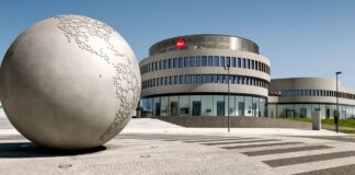 Leica рассматривает возможность продажи контрольного пакета акций