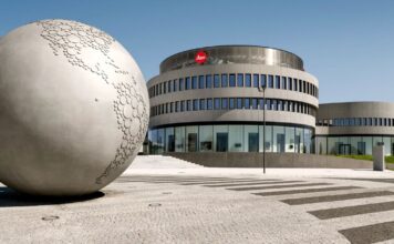 Leica рассматривает возможность продажи контрольного пакета акций