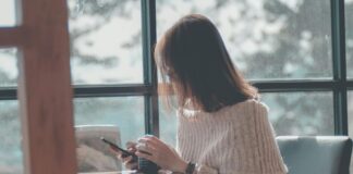 Между страхом и вниманием: как приложение «Ты умер?» отражает новую социальную реальность