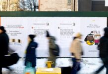 Без правок и фильтров: как Dove превратила комментарии на Reddit в наружную рекламу