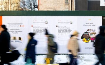 Без правок и фильтров: как Dove превратила комментарии на Reddit в наружную рекламу