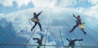 Pringles запускает «Pass the Pringles»: акробаты на небоскребе и европейский охват