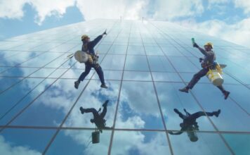 Pringles запускает «Pass the Pringles»: акробаты на небоскребе и европейский охват