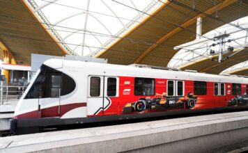 Поезда как болиды: LEGO запустила «Формулу-1» в метро Шанхая