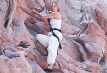 Шарлиз Терон объявила о релизе Apex с билборда на Таймс-сквер