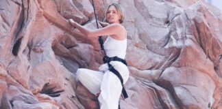 Шарлиз Терон объявила о релизе Apex с билборда на Таймс-сквер