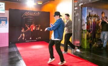 Новый рекорд Казахстанской Книги рекордов: в Алматы танцор прошел 2 км лунной походкой