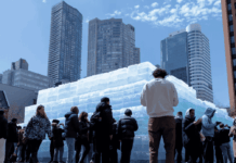 Лед, хайп и хаос: Дрейк превратил релиз альбома в городской перформанс