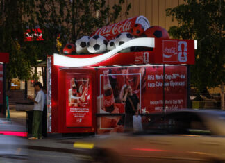 Как Coca-Cola трансформирует городскую среду через доминирующее OOH-присутствие