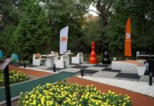 «Информбюро» подарил Алматы шахматную площадку в честь своего 30-летия