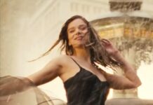Продать момент радости: Хейли Стейнфельд стала лицом нового аромата Estée Lauder