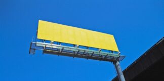 Без торгов и вдоль дорог: в Алматы вернули государству 649 участков под билбордами
