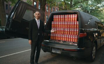 Pringles обещает 200-летний запас чипсов тому, кто завещает похоронить свой прах в банке бренда